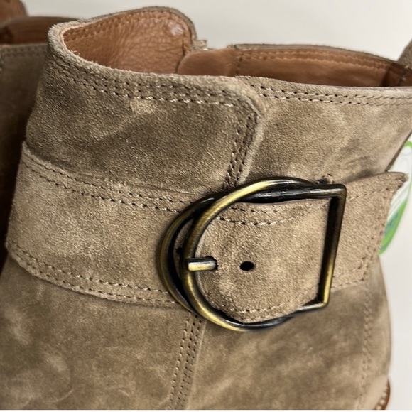 Paul Green Mara Suede Ankle Boot. NWT. Size
(NWT
5.5 US - Picture 6 of 10